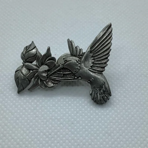Beautiful Hummingbird Pin / Brooch - Picture 2 of 4